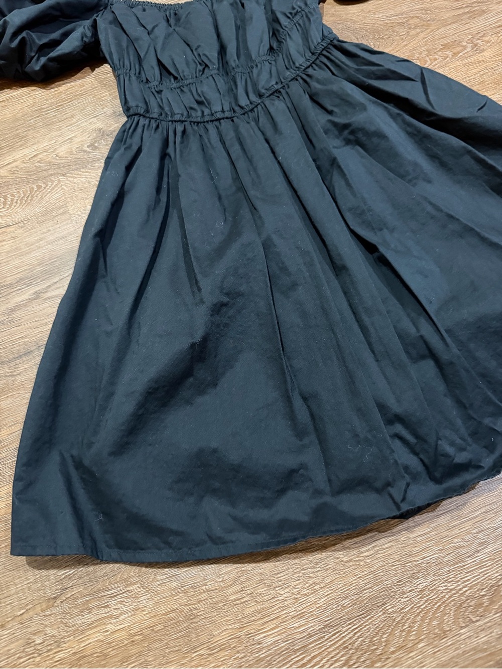 Hollister Black Puff-Sleeve Smocked Waist Mini Dress Size Small - Picture 3 of 8